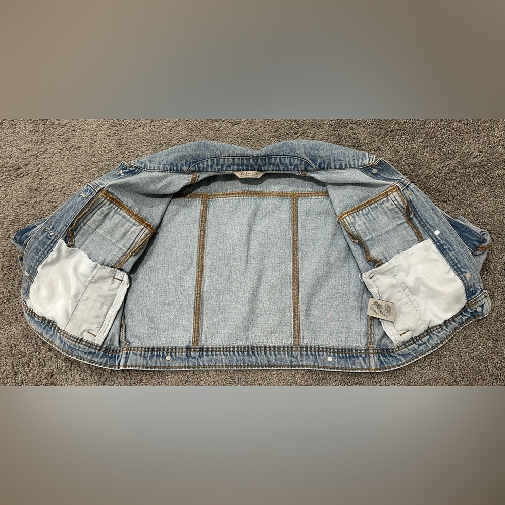 Light Blue Denim Cropped Jean Jacket - Picture 10 of 10